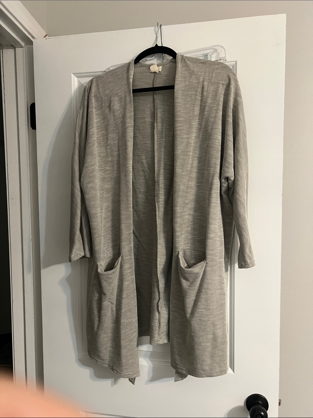 DONNI. Light Gray Open-Front Ribbed Cardigan with Pockets